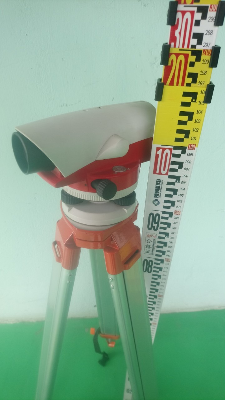 MÁY THỦY BÌNH LeiCa NA 724 THANH LÝ