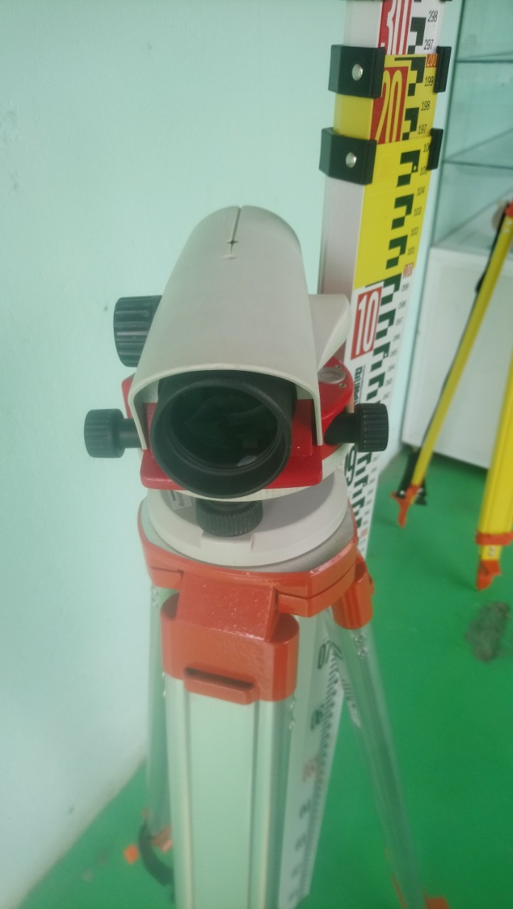 MÁY THỦY BÌNH LeiCa NA 724 THANH LÝ