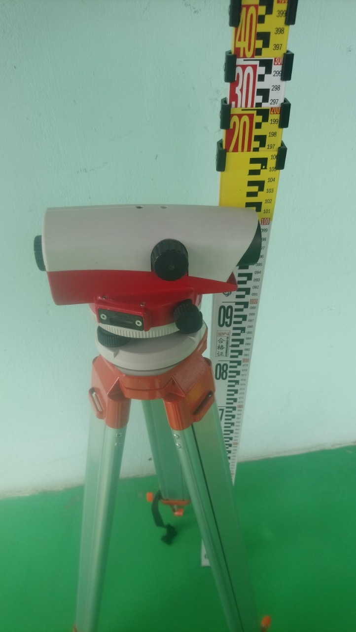 MÁY THỦY BÌNH LeiCa NA 724 THANH LÝ